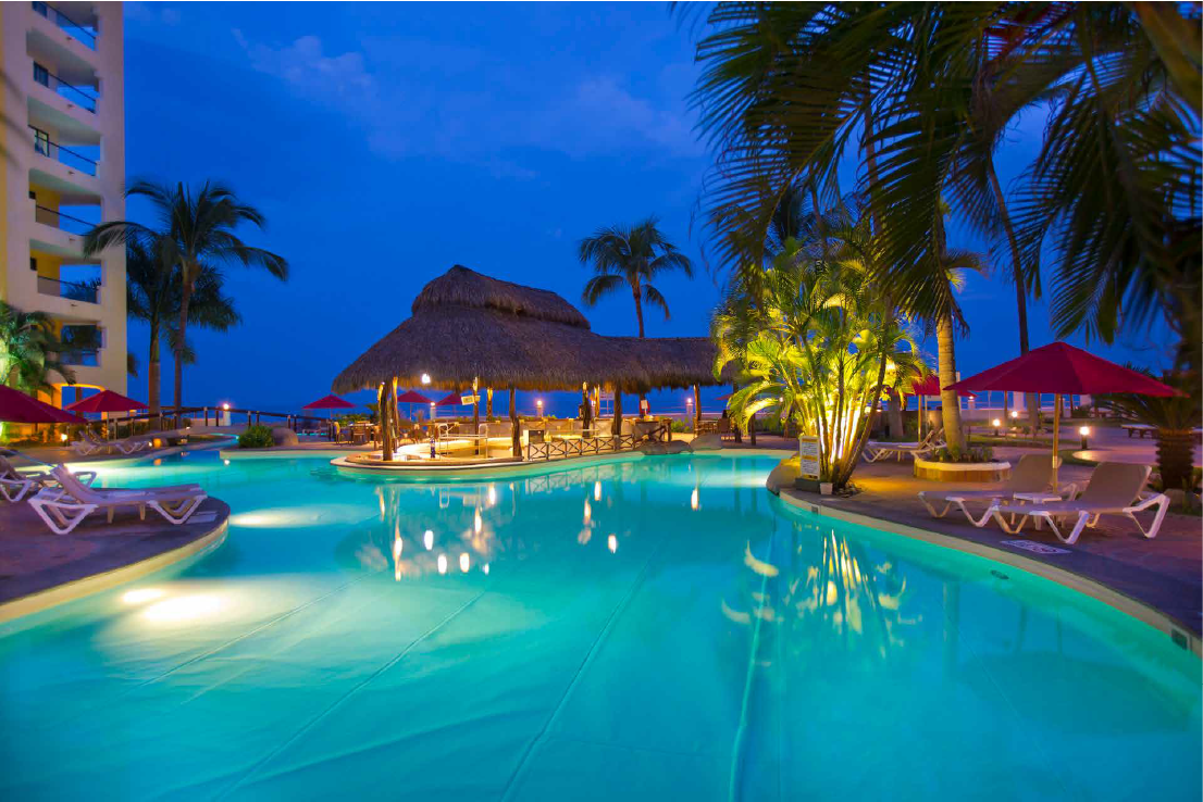 Pool-Plaza-Pelicanos-Grand-Beach-Resort-Puerto-Vallarta