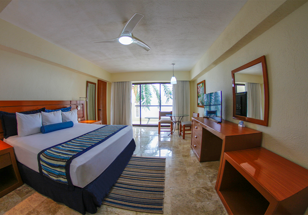 Suite-1-bedroom-Plaza-Pelicanos-Grand-Beach-Resort-Puerto-Vallarta